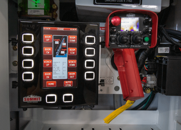 crane control system main control panel on the crane screen displaying LMI data